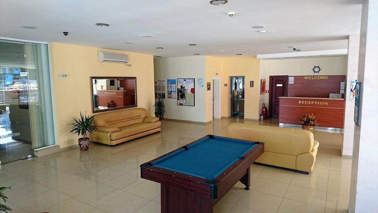 Diamond Hotel Primorsko Exteriör bild